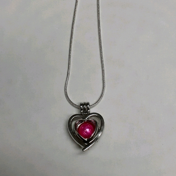 Dainty Heart Pendant Necklace NWOT - Picture 2 of 8